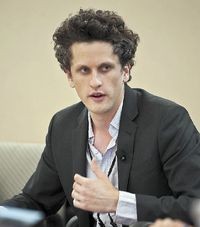 Аарон Леви Box