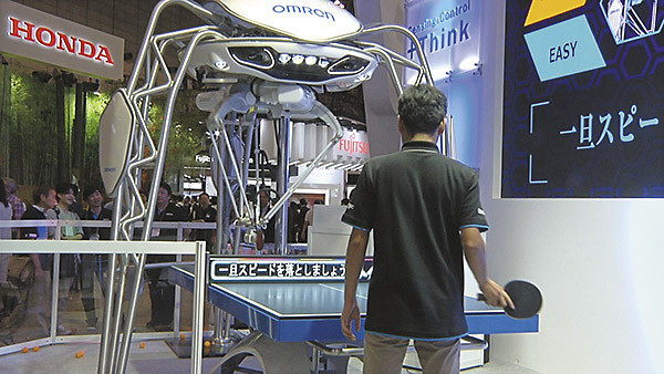 Робот-теннисист подстраивается под уровень игры противника