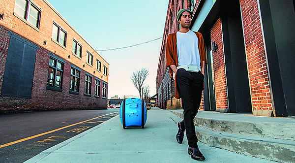 Производитель мотороллеров Vespa предлагает персонального робота-носильщика