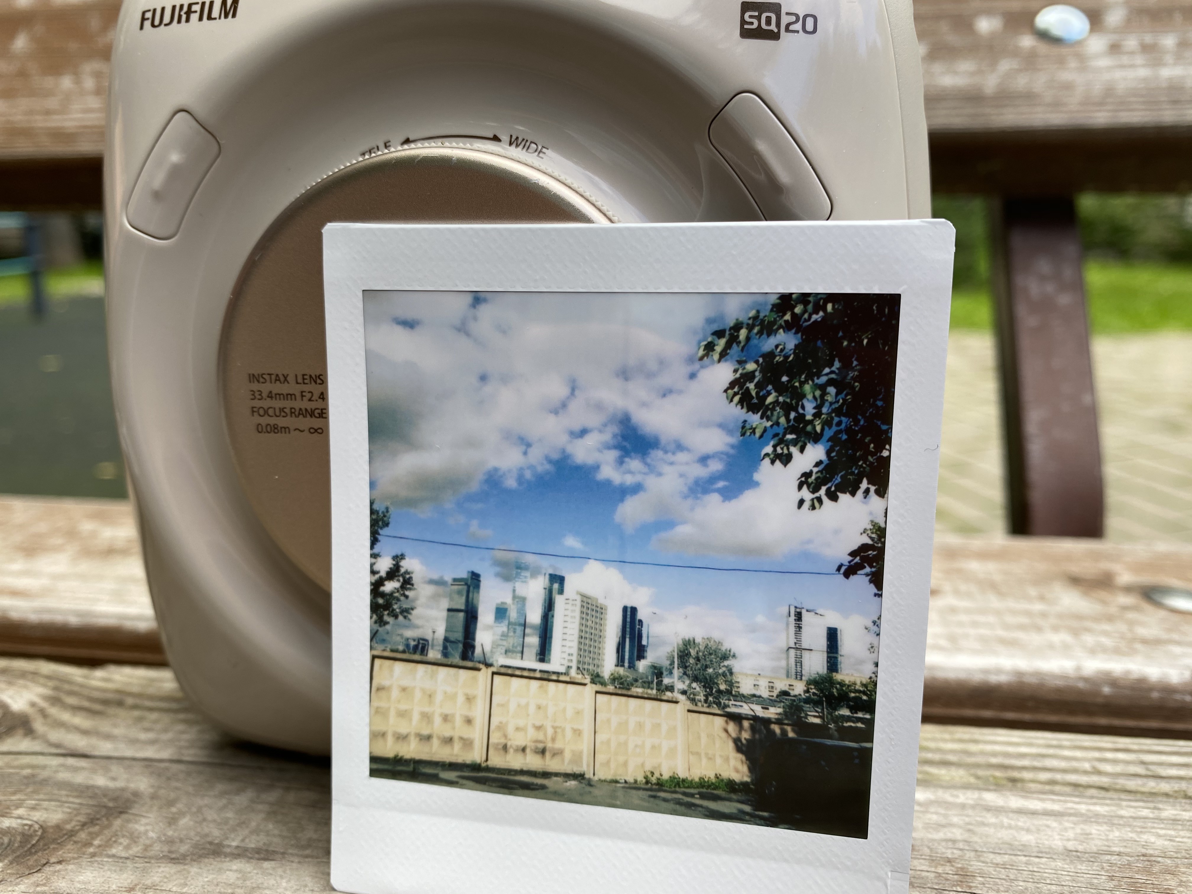 Instax фотографии. Instax sq20 от Fujifilm. Fuji Instax Mini sq20. Fujifilm Instax sq20 White. Fujifilm Instax Mini 11 Gray.