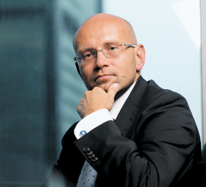 Дмитрий Назипов, старший вице-президент банка «ВТБ», руководитель департамента ИТ, куратор информационных технологий  в группе «ВТБ»