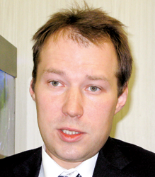 «С внедрением ЭДО  у руководителей появилась возможность безопасно делегировать полномочия, контролировать процесс без необходимости постоянно в нем участвовать», Евгений Кытин, заместитель гендиректора компании «Газпром комплектация» по административным и правовым вопросам