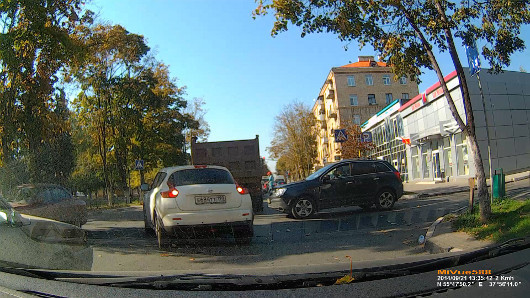 Помощники автолюбителя: выбираем автомобильный видеорегистратор