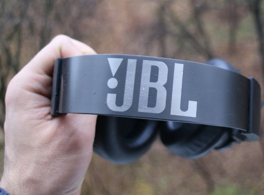 Звучание с окрасом: Наушники JBL Synchros S700
