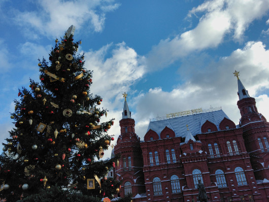 Смартфон ZTE Axon: Китайский флагман со странным дизайном и мощной начинкой 