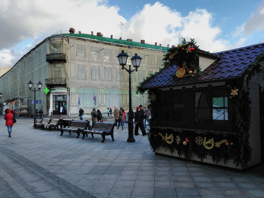 Смартфон ZTE Axon: Китайский флагман со странным дизайном и мощной начинкой 