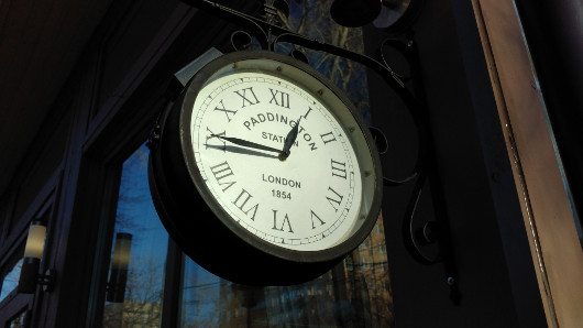 Смартфон ZTE Axon: Китайский флагман со странным дизайном и мощной начинкой 