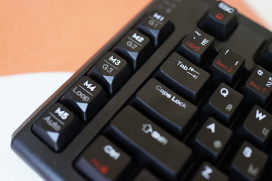 Игровая клавиатура Zalman ZM-K700M: Играем, тренируем память