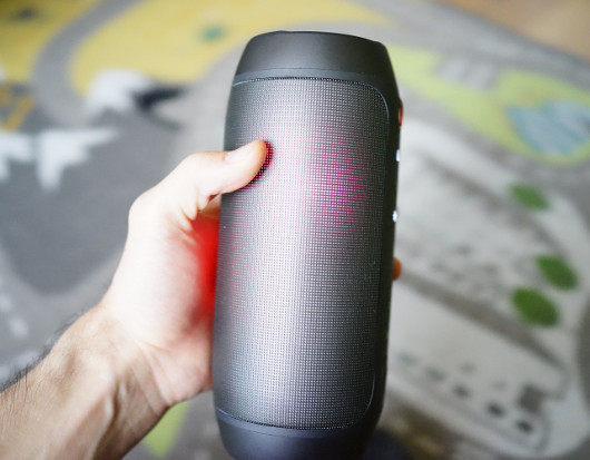 Мобильная колонка JBL Pulse 2: Свет и звук в гармонии