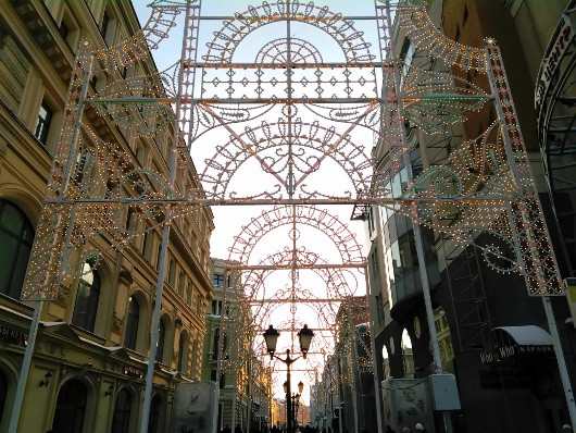 Lenovo Phab Plus: Смартфон на две руки