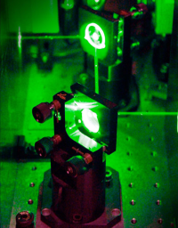 Полупроводник охладили почти до абсолютного нуля с помощью ...лазера