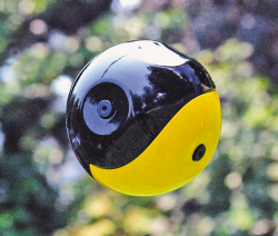 Камера-мячик снимает сферические панорамы в полете