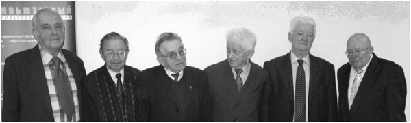 Участники проекта системы «А», слева направо: Юрий Михайлович Барабошкин, Андрей Михайлович Степанов, Лев Николаевич Королев, Евгений Андреевич Волоков, Геннадий Георгиевич Рябов, Владимир Иванович Рыжов