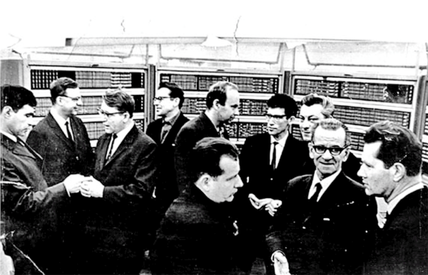 Лауреаты Государственной премии СССР за БЭСМ-6, слева направо:  А.Н.  Томилин, Л.Н. Королев, В.И.Смирнов, А.А. Соколов, В.А. Иванов, В.А.Мельников, (передний план) Л.А. Зак, С.А. Лебедев, В.Я. Семешкин