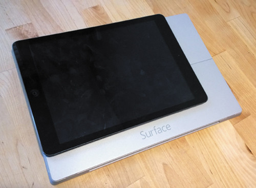 iPad Air (вверху), Surface Pro 3 (внизу)