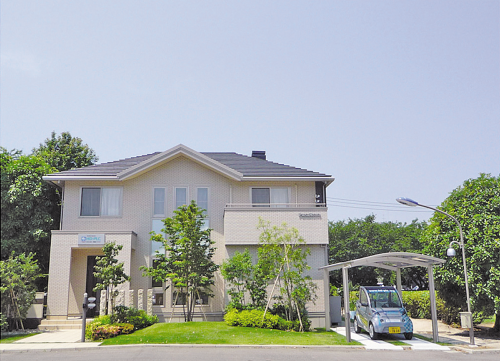 Рисунок 2. В Японии компания HD-PLC Alliance спроектировала совместно с Panasonic экспериментальный дом, оснащенный интеллектуальной сетью. Его план и отдельные функции показаны на схеме справа.