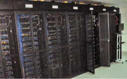 Центр обработки данных расположен в двух помещениях общей площадью 400 м2 и вмещает около сотни стоек для размещения серверов, сетевого и телекоммуникационного оборудования, комплекс электроснабжения проектной мощностью 2 МВт с модулями резервного питания, систему кондиционирования, пожаротушения и обеспечения безопасности. В системах охлаждения ЦОД применяются чиллеры.