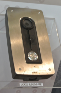 Сетевой видеодомофон обеспечивает идентификацию входящих и выходящих людей при дневном и ночном освещении даже в неблагоприятных условиях эксплуатации