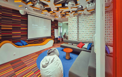 На работе как дома. Комфорт в помещениях «Альфа-Лаборатории» достигается в числе прочего благодаря простоте управления аудиовизуальным оборудованием