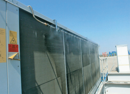 Рис. 1. Установка испарительного охлаждения Chillbooster для чиллера CLINT CHA/K 27012-P ST/MN/AM в системе кондиционирования гипермаркета «Волжский»