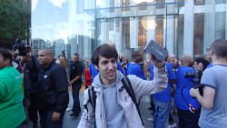 За первые три дня было продано свыше 5 млн iPhone 5