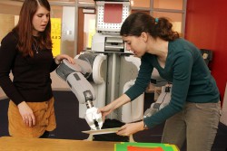 В МТИ людей поменяли обязанностями с роботами для улучшения командного взаимодействия человека с машиной