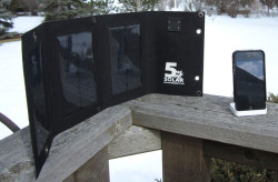 Складной солнечный зарядник не позволит сесть батарее в гаджетах