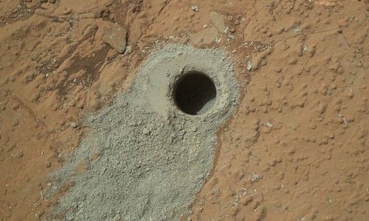 Марсоход Curiosity в поисках условий для жизни пробурил вторую скважину - 2