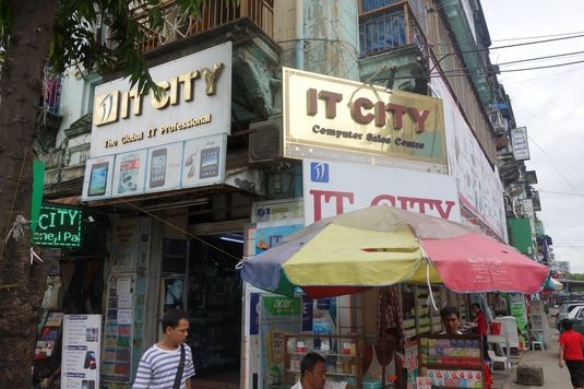 В Мьянму приходит мобильный Интернет