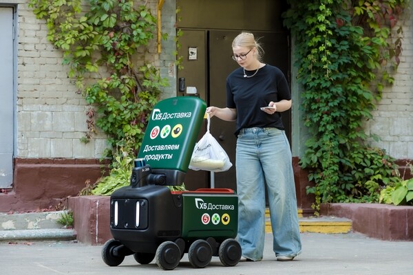 У X5 появились собственные роботы-доставщики