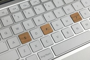 В Fujitsu изготовили ноутбук с деревянной инкрустацией