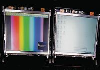 Экраны 3qi  устроены таким образом, чтобы информация на них была хорошо видна и при прямом солнечном свете. При отключении светодиодной подсветки, как и у электронных книг, на дисплее можно читать черно-белый текст. А для просмотра видео предназначен полноцветный высококачественный режим HDTV