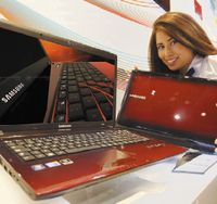 Выбирая между привлекательностью глянцевого покрытия и практичностью матового, создатели новых ноутбуков в итоге предпочли «глянец»