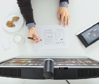 Персональная система телеприсутствия EX90 содержит ряд функций, которые ранее были присущи студийным комплексам высококачественной видеоконференц-связи