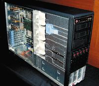 В рамках премьеры новой серверной платформы AMD на российском рынке компания «Ниагара» показала четырехпроцессорную систему на базе Opteron 6100