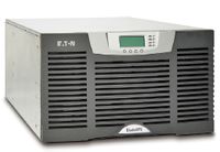 Рисунок 2. Модули Eaton BladeUPS могут устанавливаться непосредственно в стойки с оборудованием.