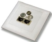 Рисунок 2. Мультисервисная розетка R&M с пятью выходами (три коаксиальных и два RJ45).