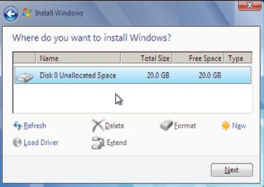 Чтобы выполнить «Полную установку» Windows 7, нужно загрузиться с дистрибутивного DVD, выбрать нужный диск (или раздел) и нажать Delete («Удалить»). А чтобы продолжить процедуру, необходимо щелкнуть на кнопке Next («Далее»)