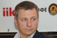 Владислав Дудаков хотел бы уже на второй день после открытия очередной кофейни видеть, как она работает - эффективно или не очень