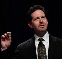 Дуг Дэвис продемонстрировал первую модель серии Queensbay, получившую название Tunnel Creek